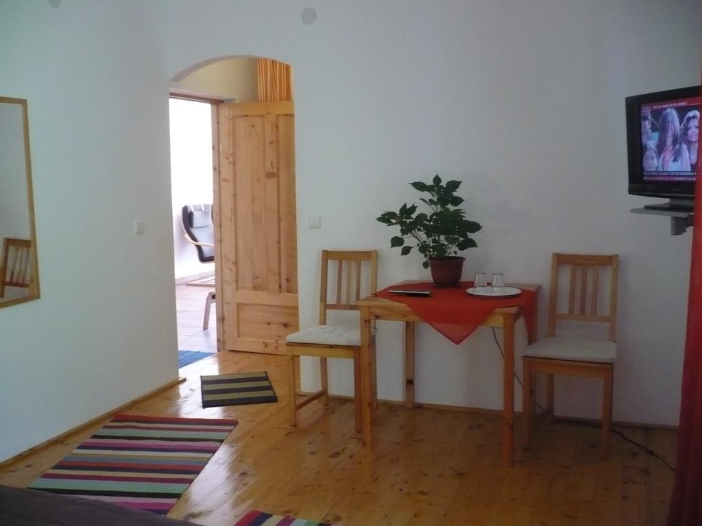 Pensiunea Tiuta Hotel Corbeni Bilik gambar